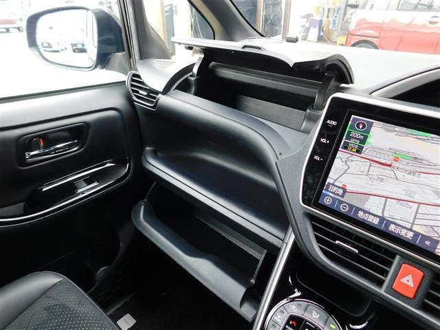 ヴォクシー ハイブリッドZS 煌III フルセグ メモリーナビ DVD再生 ミュージックプレイヤー接続可 後席モニター バックカメラ 衝突被害軽減システム ETC ドラレコ 両側電動スライド LEDヘッドランプ 乗車定員7人 3列シート(18枚目)