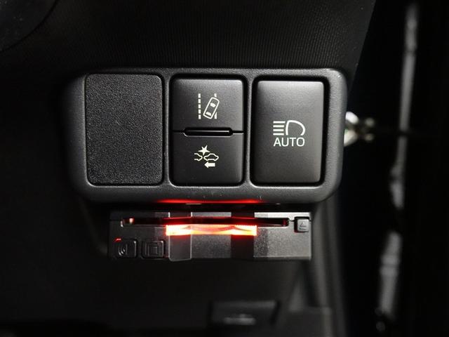 アクア クロスオーバー　フルセグ　メモリーナビ　ＤＶＤ再生　ミュージックプレイヤー接続可　バックカメラ　衝突被害軽減システム　ＥＴＣ（9枚目）