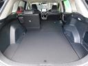 十分な容量を確保しているラゲージルーム。後席シートを倒せば更に大きなラゲージルームになります☆