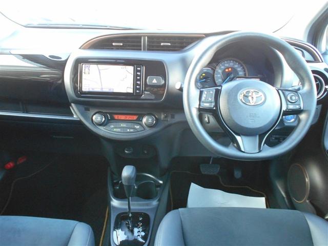 ヴィッツ ハイブリッドＦ　フルセグ　メモリーナビ　ＤＶＤ再生　ミュージックプレイヤー接続可　バックカメラ　衝突被害軽減システム　ＥＴＣ　ドラレコ　ＬＥＤヘッドランプ（4枚目）