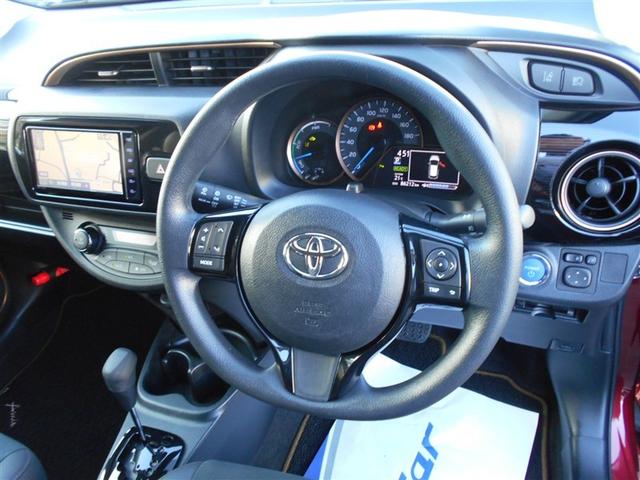 ヴィッツ ハイブリッドＦ　フルセグ　メモリーナビ　ＤＶＤ再生　ミュージックプレイヤー接続可　バックカメラ　衝突被害軽減システム　ＥＴＣ　ドラレコ　ＬＥＤヘッドランプ（8枚目）