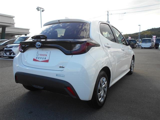 ヤリス ハイブリッドＧ　メモリーナビ　ミュージックプレイヤー接続可　バックカメラ　衝突被害軽減システム　ＥＴＣ　ワンオーナー（3枚目）