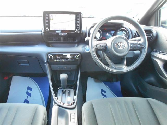 ヤリス ハイブリッドＧ　メモリーナビ　ミュージックプレイヤー接続可　バックカメラ　衝突被害軽減システム　ＥＴＣ　ワンオーナー（4枚目）