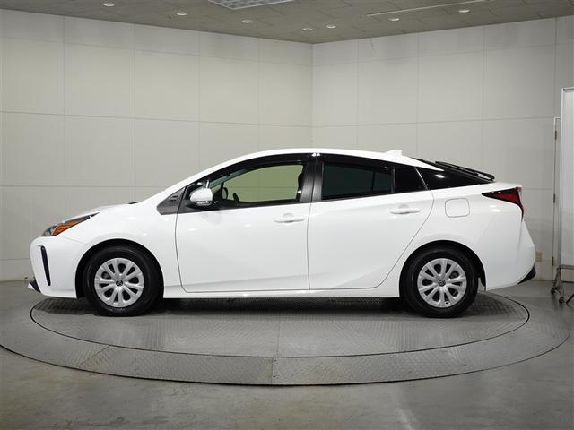 プリウス Ｓ　メモリーナビ　ミュージックプレイヤー接続可　バックカメラ　衝突被害軽減システム　ＥＴＣ　ＬＥＤヘッドランプ（3枚目）