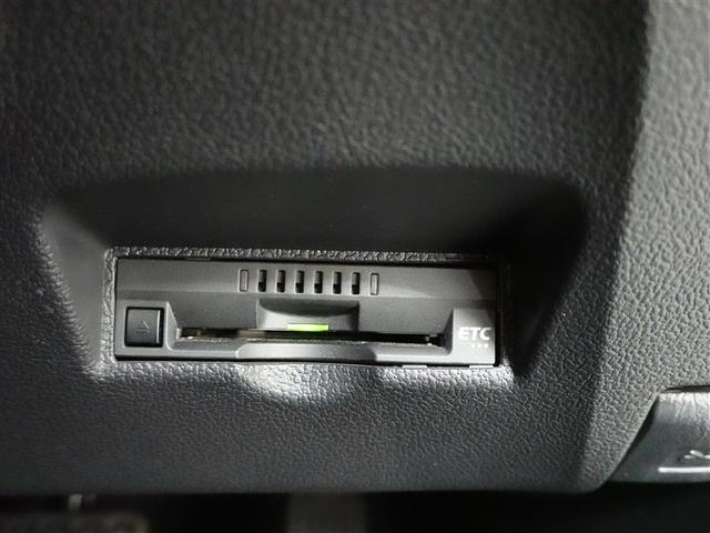 プリウス Ｓ　メモリーナビ　ミュージックプレイヤー接続可　バックカメラ　衝突被害軽減システム　ＥＴＣ　ＬＥＤヘッドランプ（9枚目）