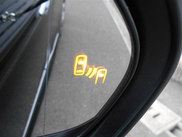 プリウス ＳセーフティプラスＩＩ　フルセグ　メモリーナビ　ＤＶＤ再生　ミュージックプレイヤー接続可　全方位カメラ　衝突被害軽減システム　ＥＴＣ　ドラレコ　ＬＥＤヘッドランプ　フルエアロ（11枚目）