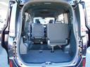 サードシートを跳ね上げて大きい荷物も積めますよ。