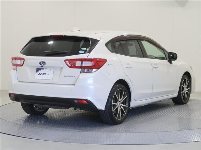 大きく開くバックドアは荷物の積み下ろしが楽です。