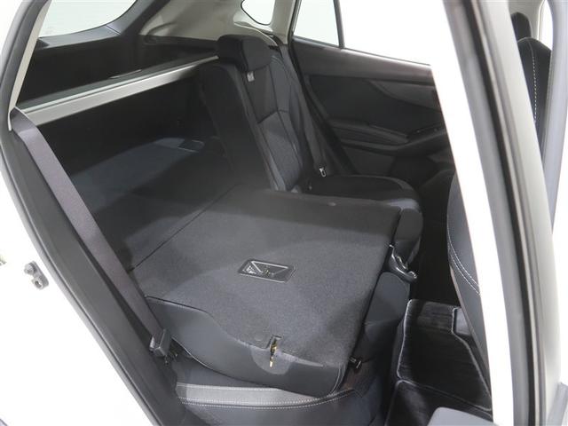 後席シートは分割可倒式で使い方いろいろできます。