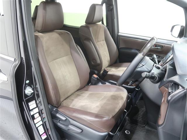 エスクァイア ＧＩプレミアムＰ　フルセグ　メモリーナビ　ＤＶＤ再生　ミュージックプレイヤー接続可　後席モニター　バックカメラ　衝突被害軽減システム　ＥＴＣ　ドラレコ　両側電動スライド　ＬＥＤヘッドランプ　乗車定員７人　３列シート（11枚目）