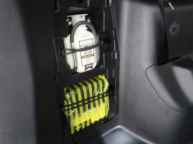 エスクァイア ＧＩプレミアムＰ　フルセグ　メモリーナビ　ＤＶＤ再生　ミュージックプレイヤー接続可　後席モニター　バックカメラ　衝突被害軽減システム　ＥＴＣ　ドラレコ　両側電動スライド　ＬＥＤヘッドランプ　乗車定員７人　３列シート（18枚目）