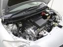 エンジンルームも念入りにクリーニング。
