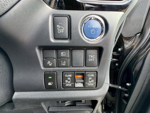 ヴォクシー ハイブリッドＺＳ　煌　モデリスタ　フリップダウンモニター　両側パワースライドドア　運転席・助手席シートヒーター　クルーズコントロール（13枚目）