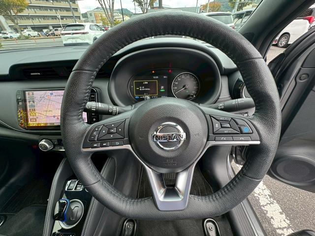 キックス X アラウンドビューモニター ETC クルーズコントロール インテリジェントルームミラー スマートキー プッシュスタート ルーフスポイラー 純正ナビ Bluetooth TV(10枚目)