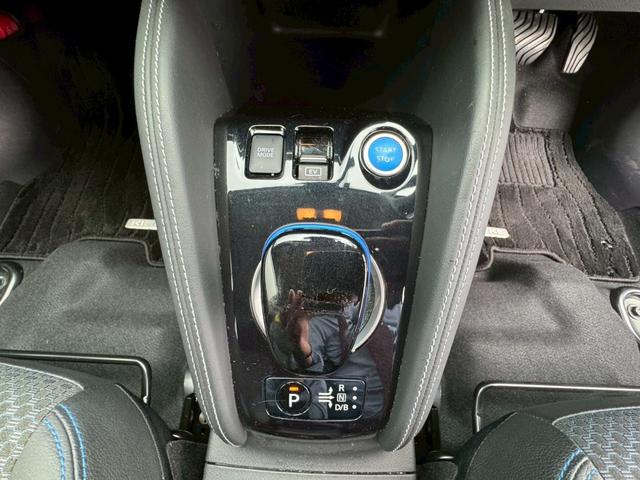 キックス X アラウンドビューモニター ETC クルーズコントロール インテリジェントルームミラー スマートキー プッシュスタート ルーフスポイラー 純正ナビ Bluetooth TV(11枚目)