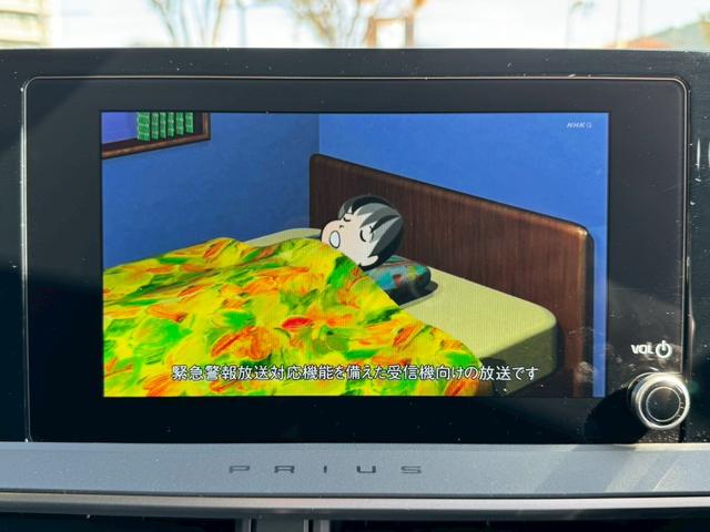 プリウス Ｇ　パノラミックビューモニター　レーダークルーズコントロール　ＥＴＣ２．０　運転席・助手席シートヒーター　ＴＶ　電動パーキングブレーキ　ＴＶ　プッシュスタート　スマートキー　ＡＣ１００Ｖ（9枚目）