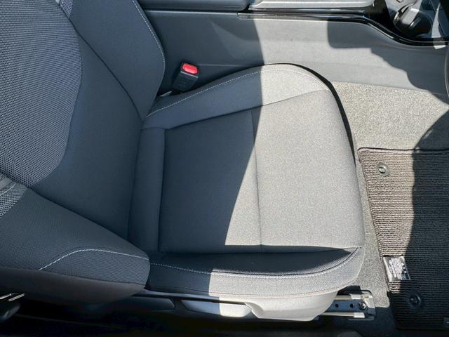 プリウス Ｇ　パノラミックビューモニター　レーダークルーズコントロール　ＥＴＣ２．０　運転席・助手席シートヒーター　ＴＶ　電動パーキングブレーキ　ＴＶ　プッシュスタート　スマートキー　ＡＣ１００Ｖ（18枚目）