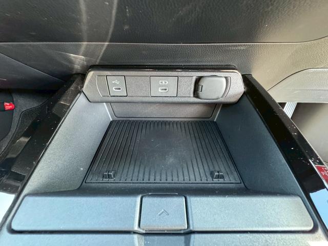 プリウス Ｇ　パノラミックビューモニター　レーダークルーズコントロール　ＥＴＣ２．０　運転席・助手席シートヒーター　ＴＶ　電動パーキングブレーキ　ＴＶ　プッシュスタート　スマートキー　ＡＣ１００Ｖ（26枚目）