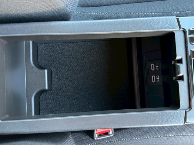 プリウス Ｇ　パノラミックビューモニター　レーダークルーズコントロール　ＥＴＣ２．０　運転席・助手席シートヒーター　ＴＶ　電動パーキングブレーキ　ＴＶ　プッシュスタート　スマートキー　ＡＣ１００Ｖ（27枚目）