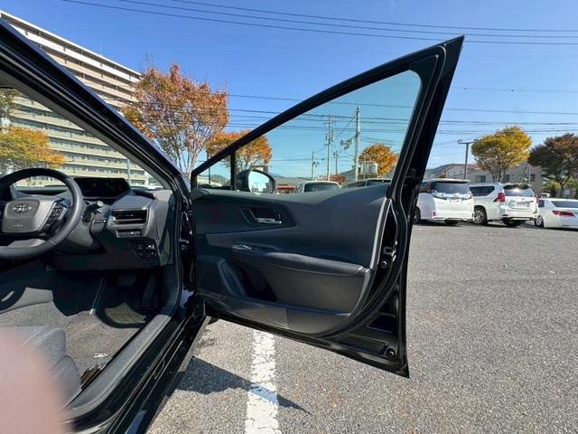 プリウス Ｇ　パノラミックビューモニター　レーダークルーズコントロール　ＥＴＣ２．０　運転席・助手席シートヒーター　ＴＶ　電動パーキングブレーキ　ＴＶ　プッシュスタート　スマートキー　ＡＣ１００Ｖ（41枚目）