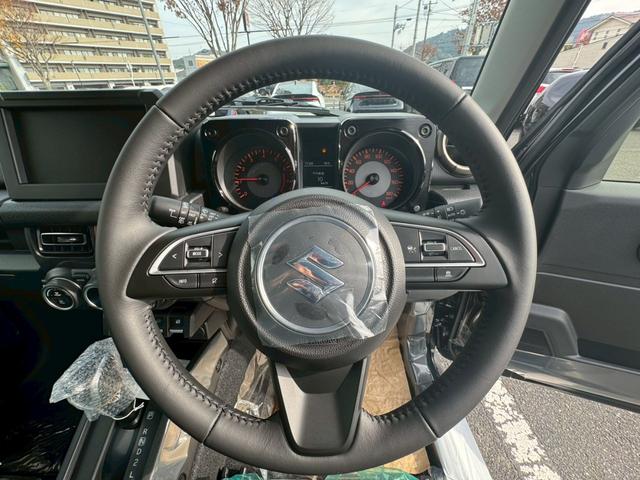 ノーマルなハンドルとなっております！握りやすく長距離運転も快適ですよ〜