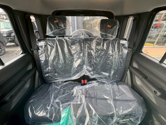 後部座席も広々としております！ぜひ１度ご来店いただきご乗車ください！