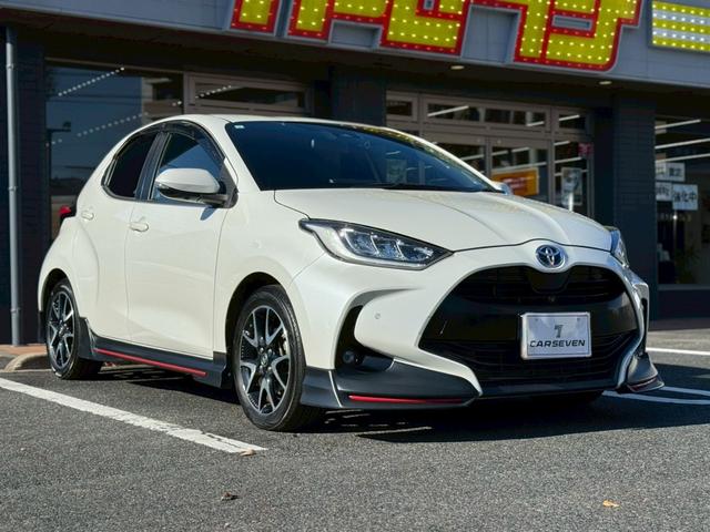 ヤリス ハイブリッドＺ　パノラミックビューモニター　運転席・助手席シートヒーター　エアロ　クルコン　ドラレコ　ＥＴＣ　スマートキー　ＣＤ／ＤＶＤ（2枚目）