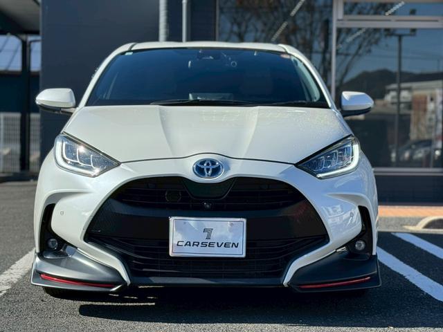 ヤリス ハイブリッドＺ　パノラミックビューモニター　運転席・助手席シートヒーター　エアロ　クルコン　ドラレコ　ＥＴＣ　スマートキー　ＣＤ／ＤＶＤ（3枚目）