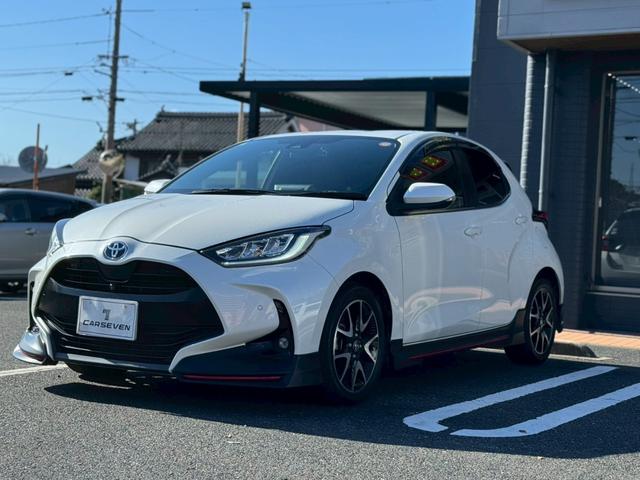 ヤリス ハイブリッドＺ　パノラミックビューモニター　運転席・助手席シートヒーター　エアロ　クルコン　ドラレコ　ＥＴＣ　スマートキー　ＣＤ／ＤＶＤ（4枚目）