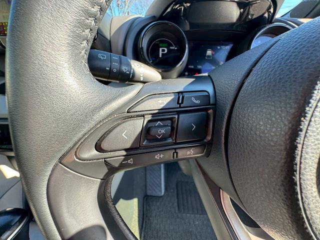 ヤリス ハイブリッドＺ　パノラミックビューモニター　運転席・助手席シートヒーター　エアロ　クルコン　ドラレコ　ＥＴＣ　スマートキー　ＣＤ／ＤＶＤ（8枚目）