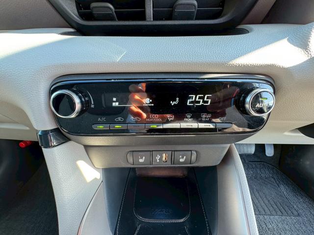 ヤリス ハイブリッドＺ　パノラミックビューモニター　運転席・助手席シートヒーター　エアロ　クルコン　ドラレコ　ＥＴＣ　スマートキー　ＣＤ／ＤＶＤ（11枚目）