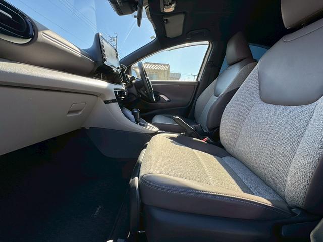 ヤリス ハイブリッドＺ　パノラミックビューモニター　運転席・助手席シートヒーター　エアロ　クルコン　ドラレコ　ＥＴＣ　スマートキー　ＣＤ／ＤＶＤ（21枚目）