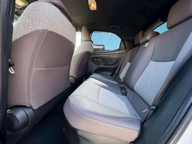 ヤリス ハイブリッドＺ　パノラミックビューモニター　運転席・助手席シートヒーター　エアロ　クルコン　ドラレコ　ＥＴＣ　スマートキー　ＣＤ／ＤＶＤ（23枚目）