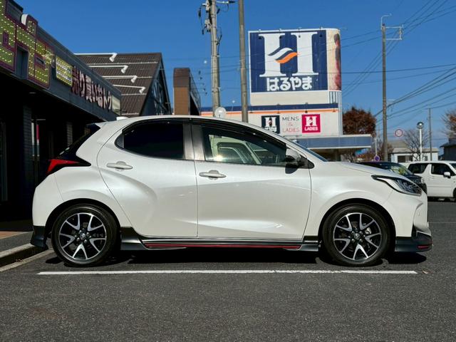 ヤリス ハイブリッドＺ　パノラミックビューモニター　運転席・助手席シートヒーター　エアロ　クルコン　ドラレコ　ＥＴＣ　スマートキー　ＣＤ／ＤＶＤ（33枚目）