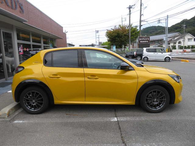 208 GTライン ターボ パノラミックガラスルーフ Rスポ 純正アルミ LEDライト ハーフレザーシート 9インチディスプレイオーディオ バックカメラ 衝突被害軽減ブレーキ BSM クルコン アイドリングS 盗難防止(4枚目)