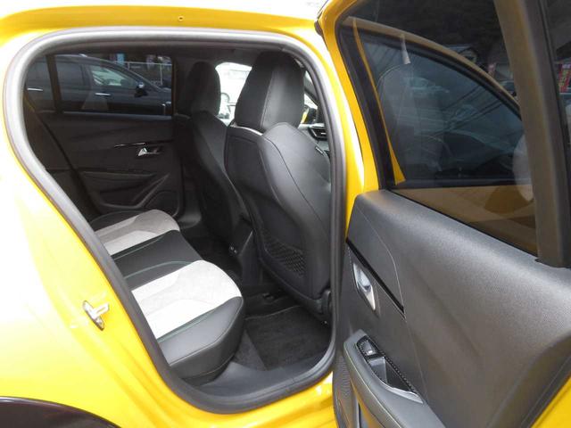 208 GTライン ターボ パノラミックガラスルーフ Rスポ 純正アルミ LEDライト ハーフレザーシート 9インチディスプレイオーディオ バックカメラ 衝突被害軽減ブレーキ BSM クルコン アイドリングS 盗難防止(11枚目)