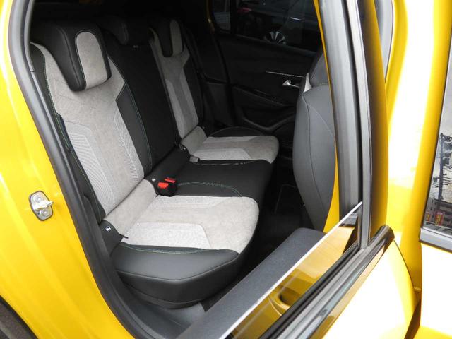 208 GTライン ターボ パノラミックガラスルーフ Rスポ 純正アルミ LEDライト ハーフレザーシート 9インチディスプレイオーディオ バックカメラ 衝突被害軽減ブレーキ BSM クルコン アイドリングS 盗難防止(12枚目)