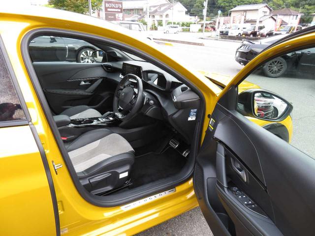 208 GTライン ターボ パノラミックガラスルーフ Rスポ 純正アルミ LEDライト ハーフレザーシート 9インチディスプレイオーディオ バックカメラ 衝突被害軽減ブレーキ BSM クルコン アイドリングS 盗難防止(14枚目)