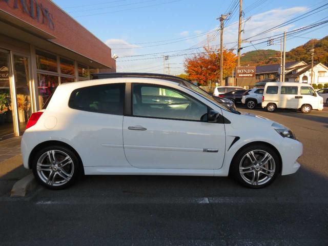 ルーテシア 　６ＭＴ　純正１７インチアルミ　ブレンボキャリパー　カロッツェリアナビＴＶ　ＥＴＣ　キーレス　パワステ　パワーウィンドウ　オートエアコン（4枚目）