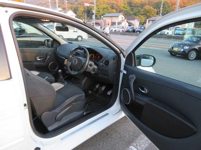 ルーテシア 　６ＭＴ　純正１７インチアルミ　ブレンボキャリパー　カロッツェリアナビＴＶ　ＥＴＣ　キーレス　パワステ　パワーウィンドウ　オートエアコン（12枚目）