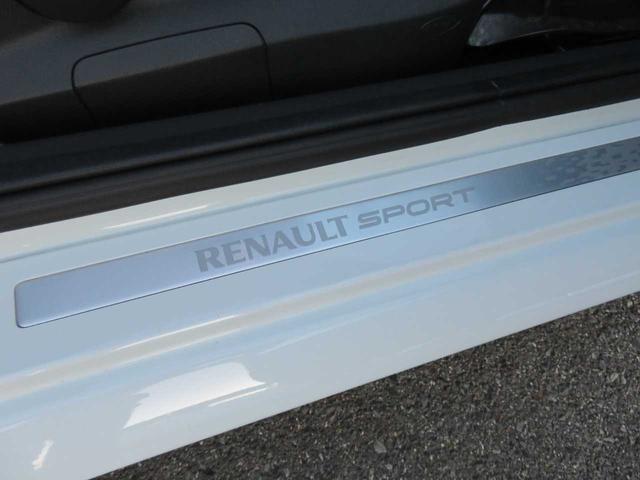 ルーテシア 　６ＭＴ　純正１７インチアルミ　ブレンボキャリパー　カロッツェリアナビＴＶ　ＥＴＣ　キーレス　パワステ　パワーウィンドウ　オートエアコン（32枚目）