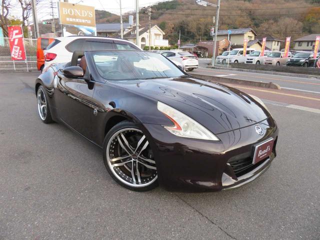 フェアレディＺ ロードスターバージョンＳＴ　電動オープン　ボルドー幌　コンビレザー　ＰＷシート　シートヒーター＋クーラー　シャレン２０ＡＷ　キャリパー　２本出マフラー　ＬＥＤテール　ＨＩＤ　デジタルミラー　３連メーター　ナビ　ＢＯＳＥサウンド（4枚目）