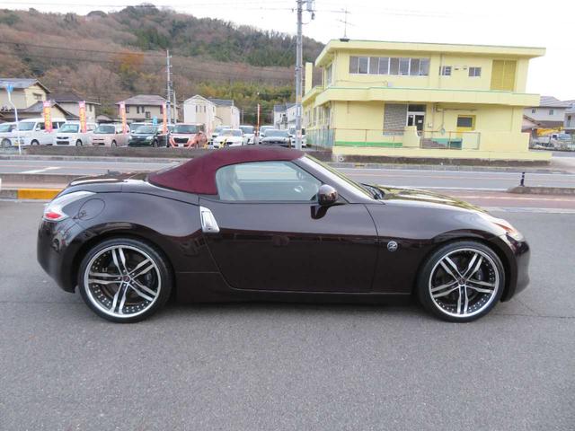 フェアレディＺ ロードスターバージョンＳＴ　電動オープン　ボルドー幌　コンビレザー　ＰＷシート　シートヒーター＋クーラー　シャレン２０ＡＷ　キャリパー　２本出マフラー　ＬＥＤテール　ＨＩＤ　デジタルミラー　３連メーター　ナビ　ＢＯＳＥサウンド（7枚目）