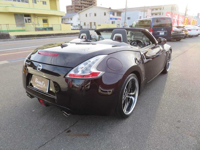 フェアレディＺ ロードスターバージョンＳＴ　電動オープン　ボルドー幌　コンビレザー　ＰＷシート　シートヒーター＋クーラー　シャレン２０ＡＷ　キャリパー　２本出マフラー　ＬＥＤテール　ＨＩＤ　デジタルミラー　３連メーター　ナビ　ＢＯＳＥサウンド（8枚目）