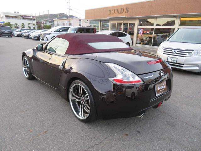 フェアレディＺ ロードスターバージョンＳＴ　電動オープン　ボルドー幌　コンビレザー　ＰＷシート　シートヒーター＋クーラー　シャレン２０ＡＷ　キャリパー　２本出マフラー　ＬＥＤテール　ＨＩＤ　デジタルミラー　３連メーター　ナビ　ＢＯＳＥサウンド（13枚目）