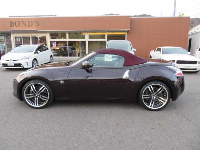 フェアレディＺ ロードスターバージョンＳＴ　電動オープン　ボルドー幌　コンビレザー　ＰＷシート　シートヒーター＋クーラー　シャレン２０ＡＷ　キャリパー　２本出マフラー　ＬＥＤテール　ＨＩＤ　デジタルミラー　３連メーター　ナビ　ＢＯＳＥサウンド（15枚目）