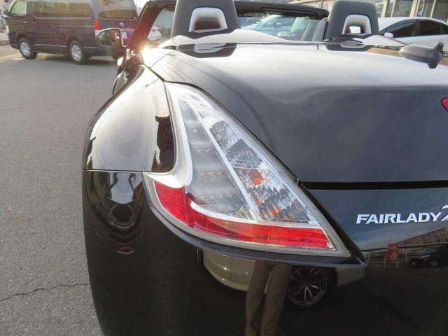フェアレディＺ ロードスターバージョンＳＴ　電動オープン　ボルドー幌　コンビレザー　ＰＷシート　シートヒーター＋クーラー　シャレン２０ＡＷ　キャリパー　２本出マフラー　ＬＥＤテール　ＨＩＤ　デジタルミラー　３連メーター　ナビ　ＢＯＳＥサウンド（17枚目）