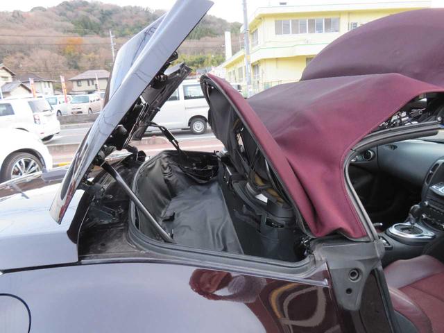 フェアレディＺ ロードスターバージョンＳＴ　電動オープン　ボルドー幌　コンビレザー　ＰＷシート　シートヒーター＋クーラー　シャレン２０ＡＷ　キャリパー　２本出マフラー　ＬＥＤテール　ＨＩＤ　デジタルミラー　３連メーター　ナビ　ＢＯＳＥサウンド（44枚目）