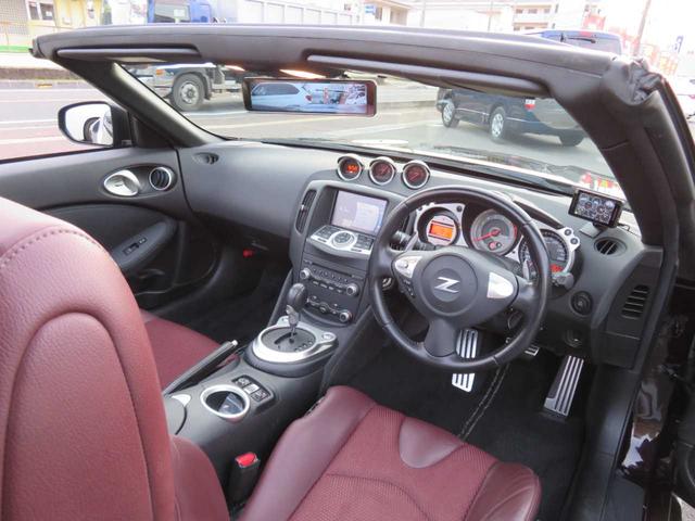 フェアレディＺ ロードスターバージョンＳＴ　電動オープン　ボルドー幌　コンビレザー　ＰＷシート　シートヒーター＋クーラー　シャレン２０ＡＷ　キャリパー　２本出マフラー　ＬＥＤテール　ＨＩＤ　デジタルミラー　３連メーター　ナビ　ＢＯＳＥサウンド（45枚目）