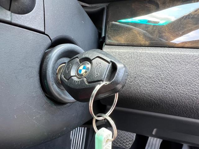 ３シリーズ ３３０Ｃｉカブリオーレ　ドライブレコーダー　バックカメラ　ナビ　アルミホイール　オートライト　ＨＩＤ　パワーシート　革シート　キーレスエントリー　シートヒーター　ＡＴ　盗難防止システム　ＡＢＳ（9枚目）